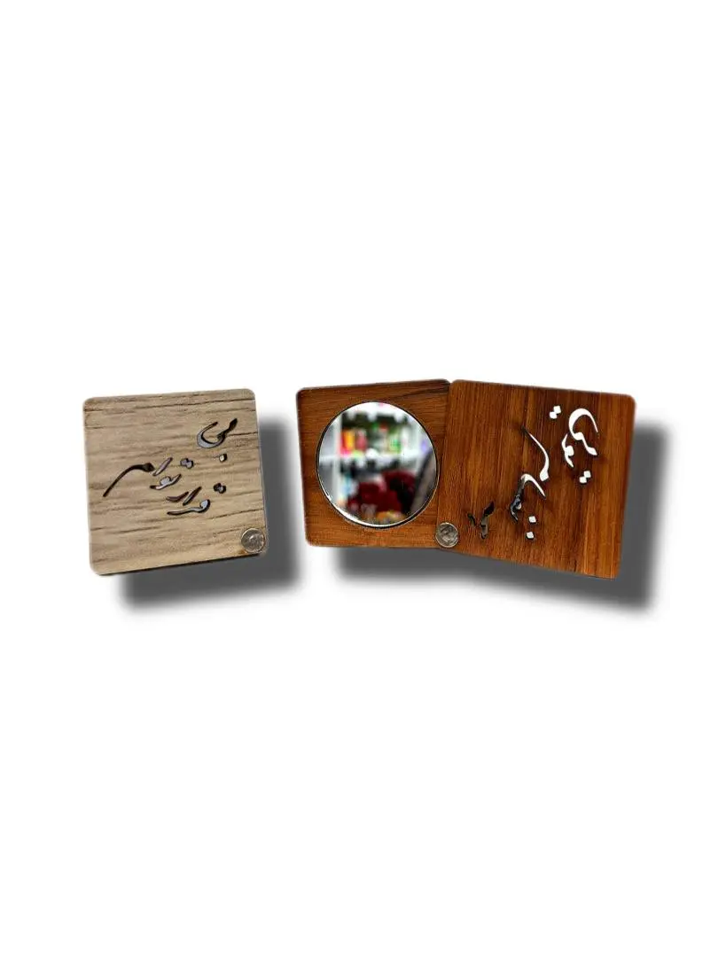 آینه چوبی کوچک